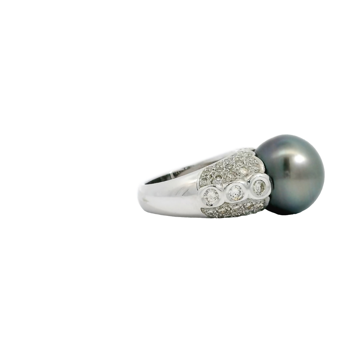 Tahitian Pearl Scalloped Edge Diamond Pavé 18K White Gold Ring Embellished with Diamond